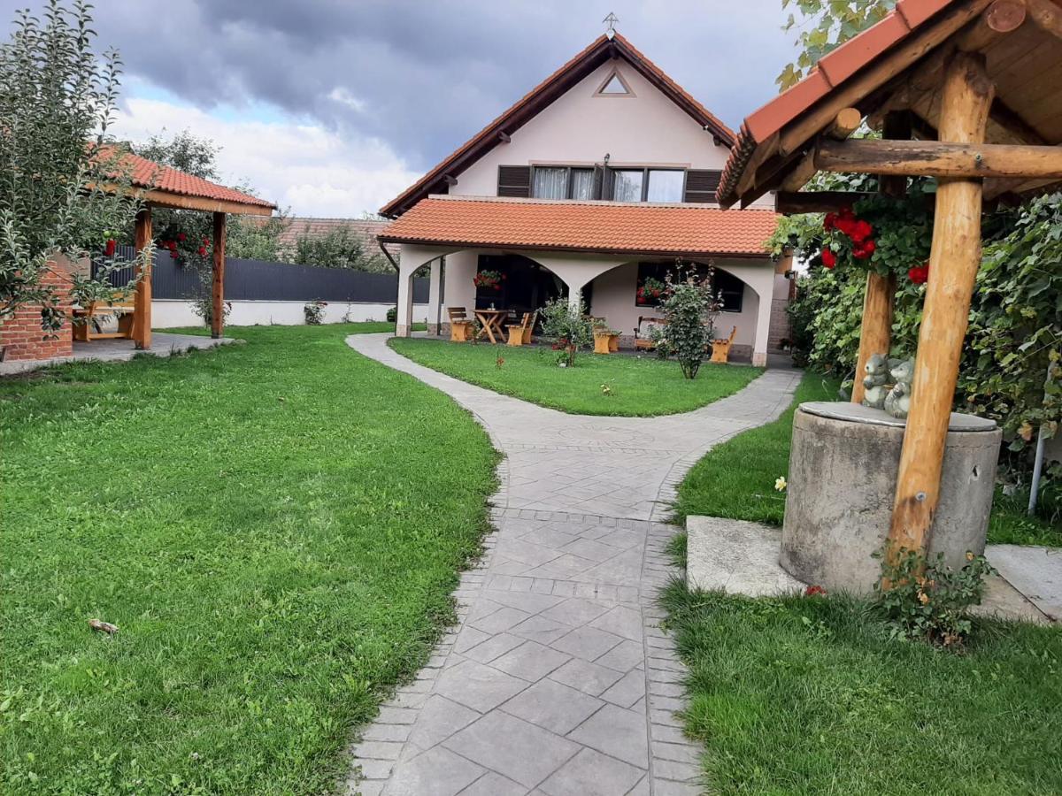 Pensiunea Simona Simbata de Sus Exterior photo